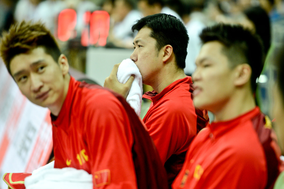 奥卡福尔双响 十人曼联1-2不敌利兹联